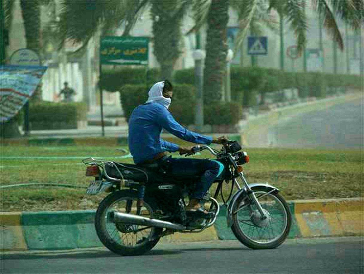 غرب هرمزگان غرق در گرد و خاک+ تصاویر