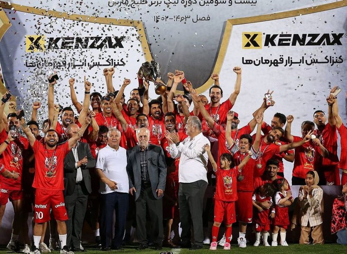 مراسم اهدای جام قهرمانی به پرسپولیس +فیلم