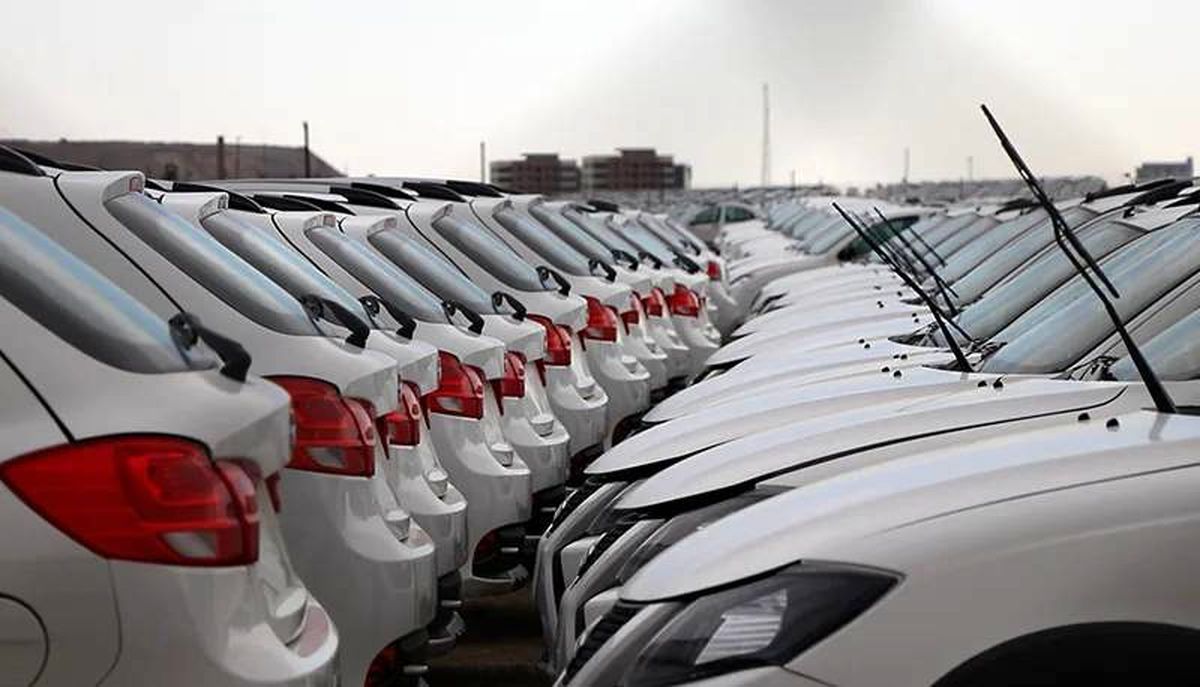 تغییر روند قیمت خودرو در بازار امروز 12 اردیبهشت/ ریزش جزئی نرخ خودروهای داخلی
