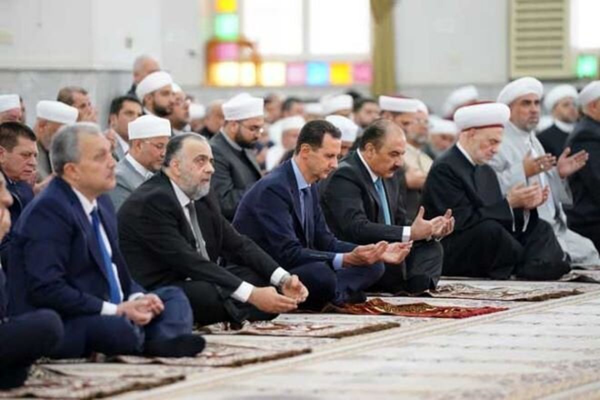 «بشار اسد» نماز عید فطر را در مسجد جامع «دمشق» اقامه کرد + تصاویر