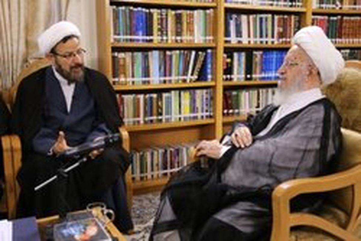تاکید آیت الله مکارم بر مقابله با فرقه‌های انحرافی