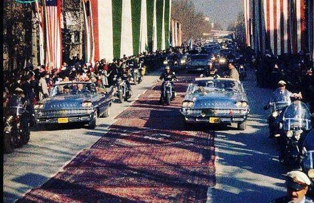 
روایتی متفاوت از ۱۶ آذر در «فرش قرمز»

