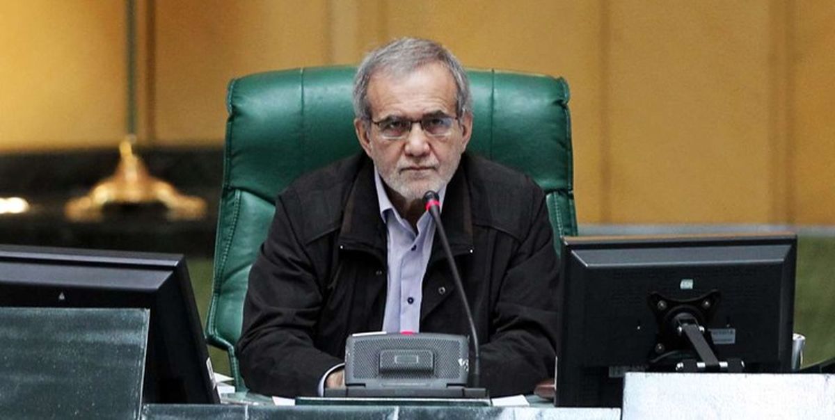 ایرانی ها در مقابل زور و ظلم آمریکا قد خم نمی‌کنند