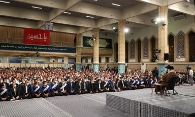 جمعی از کارگران با رهبر معظم انقلاب دیدار کردند/گزارش تصویری