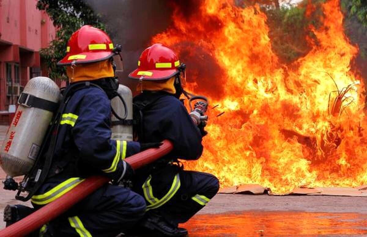 دلیل آتش‌سوزی انباری در خیابان لاله‌زار چه بود؟
