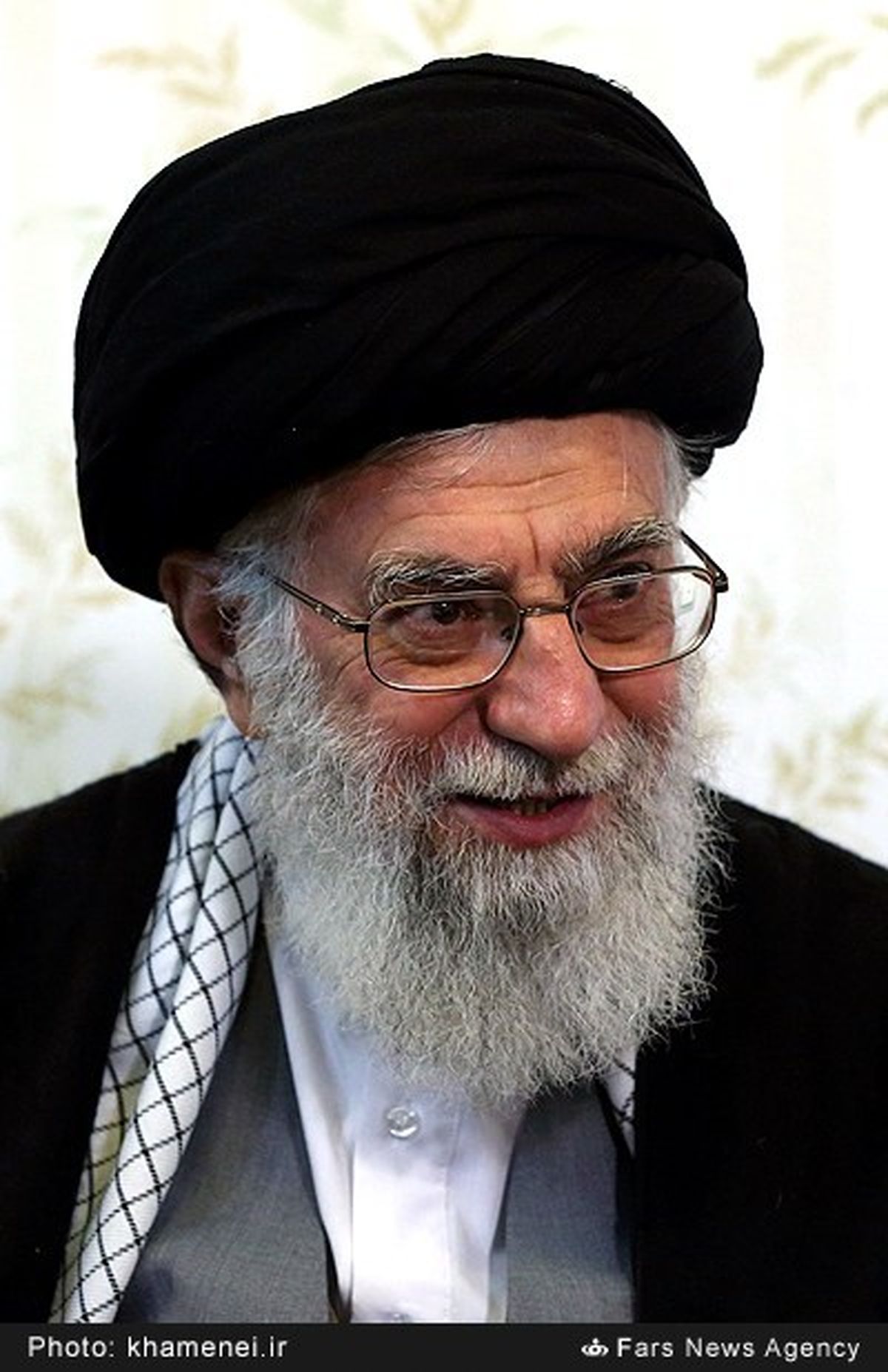 کوه‌پیمایی صبحگاهی رهبر انقلاب در ارتفاعات تهران+فیلم