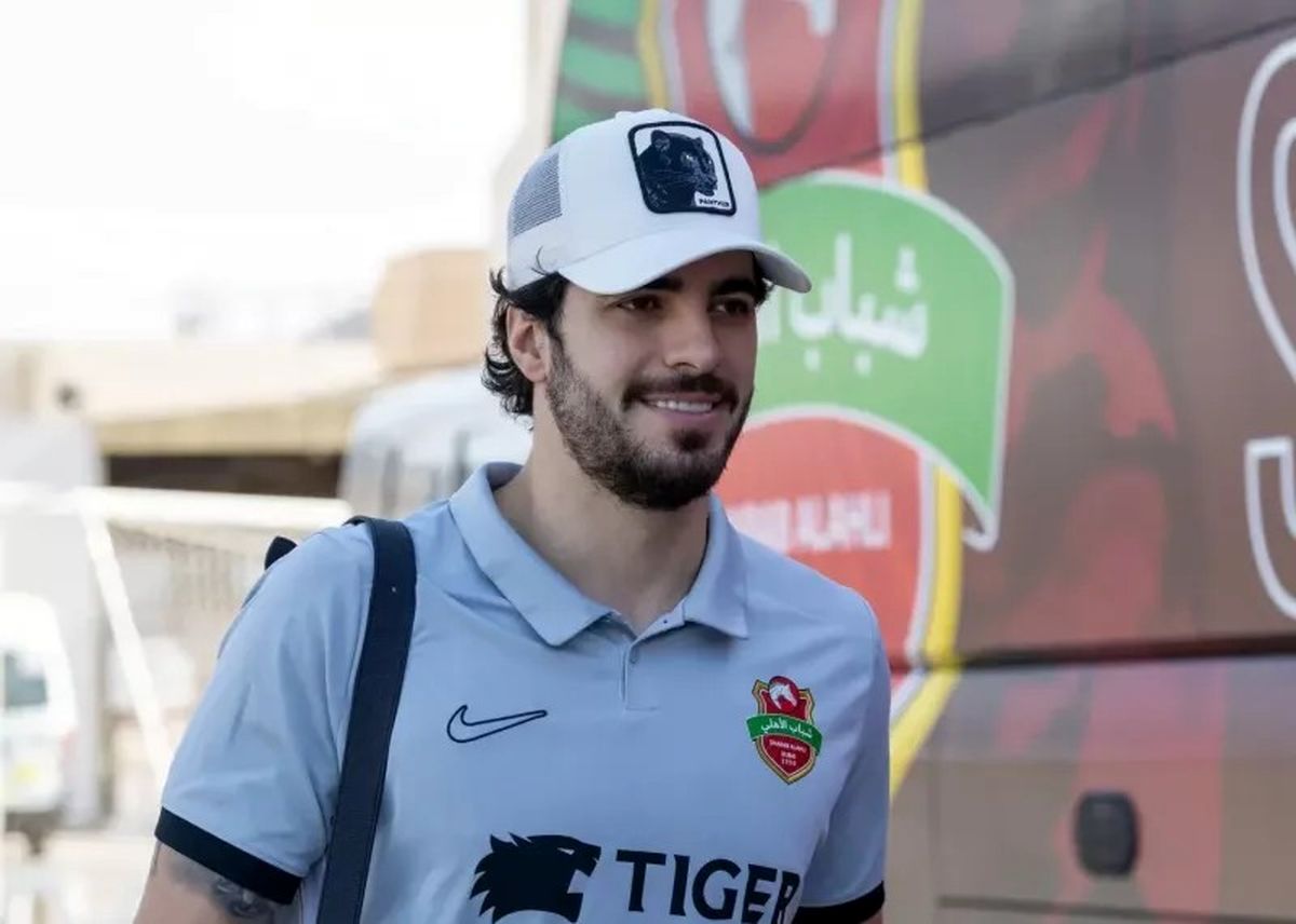 شباب الاهلی با هافبک ایرانی خود آماده جدال با الظفره شد