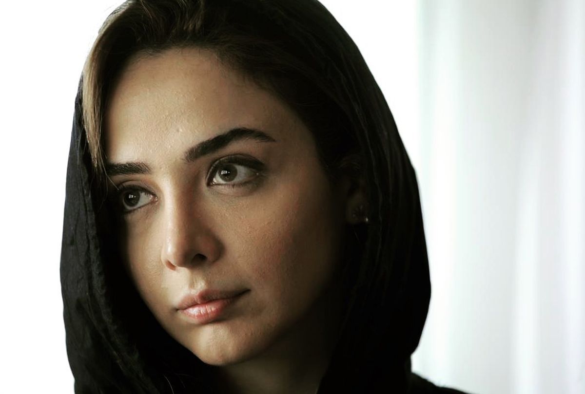  المیرا دهقانی در یک کافه باحال /عکس