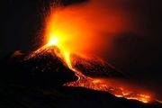تصاویری جالب از فوران شبانه آتشفشان آتنا /گزارش تصویری