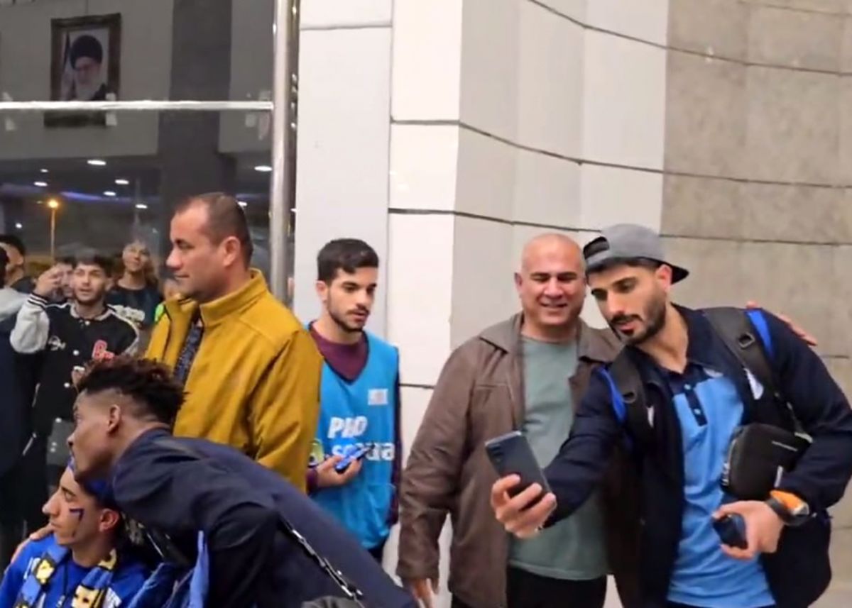 
زندانی شدن استقلالی‌ها در ورزشگاه فولاد آره‌نا!
