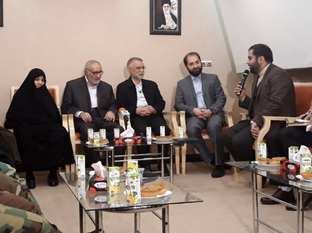 دیدار صمیمانه معاون سیما با خانواده شهید فهمیده
