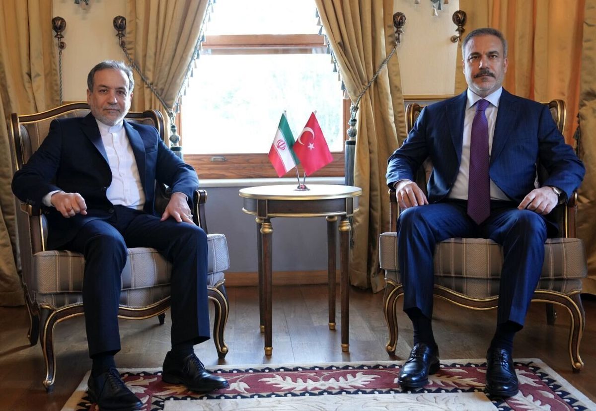 گفت‌وگوی شبانه عراقچی و هاکان فیدان