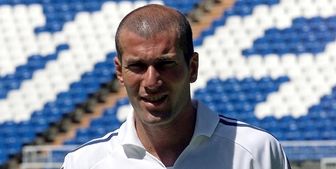 جادوگری زیدان در زمین فوتبال+ فیلم