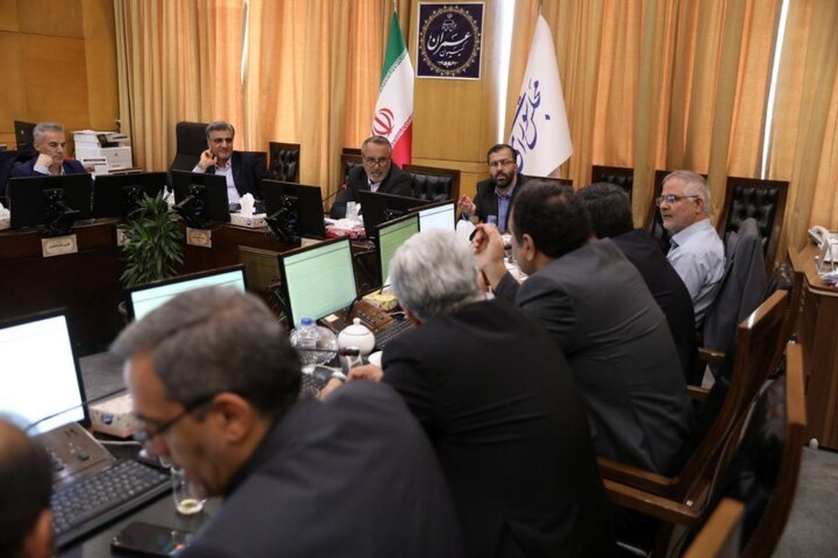 
کامیون‌داران پای میز بحران در مجلس
