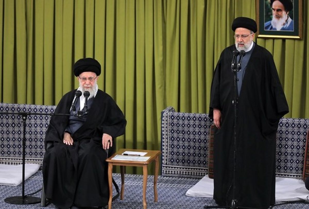 آیه نصب شده دیدار امروز رهبری با مسوولان در مبعث چه بود