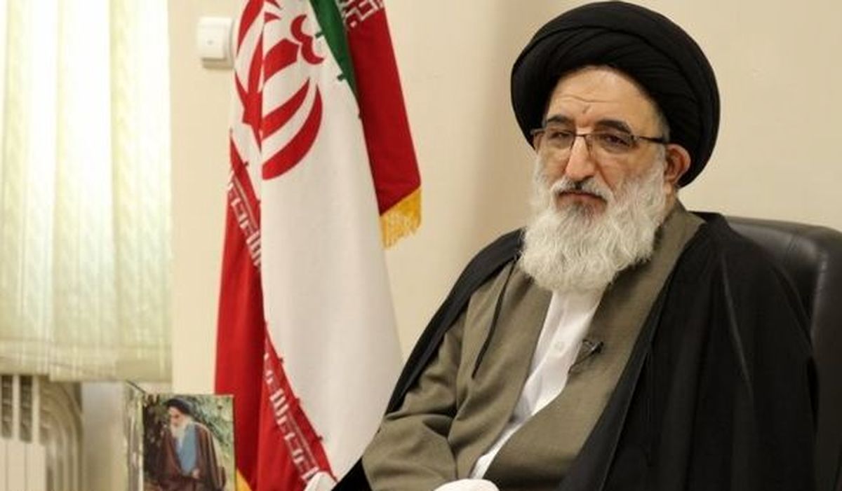 امام جمعه کرج در ساعات اول رای‌گیری/ عکس