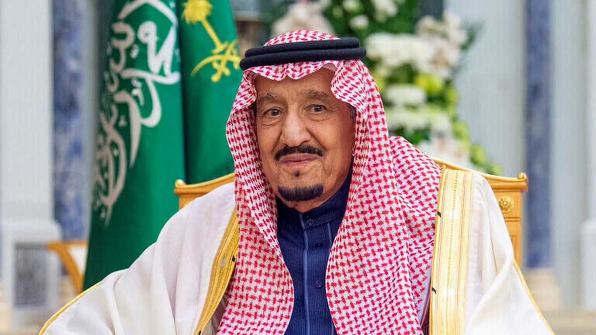 پادشاه عربستان پس از مدت‌ها غیبت آفتابی شد/فیلم