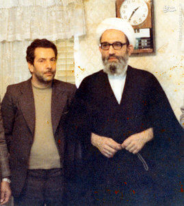 1358/حاج محمود مرتضایی فر در کنار آیت الله مهدوی کنی 