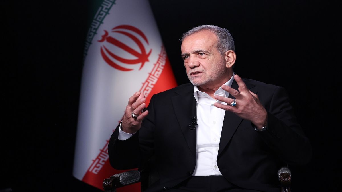 بر‌اساس منافع ملی با شرق و غرب تعامل خواهیم کرد.
