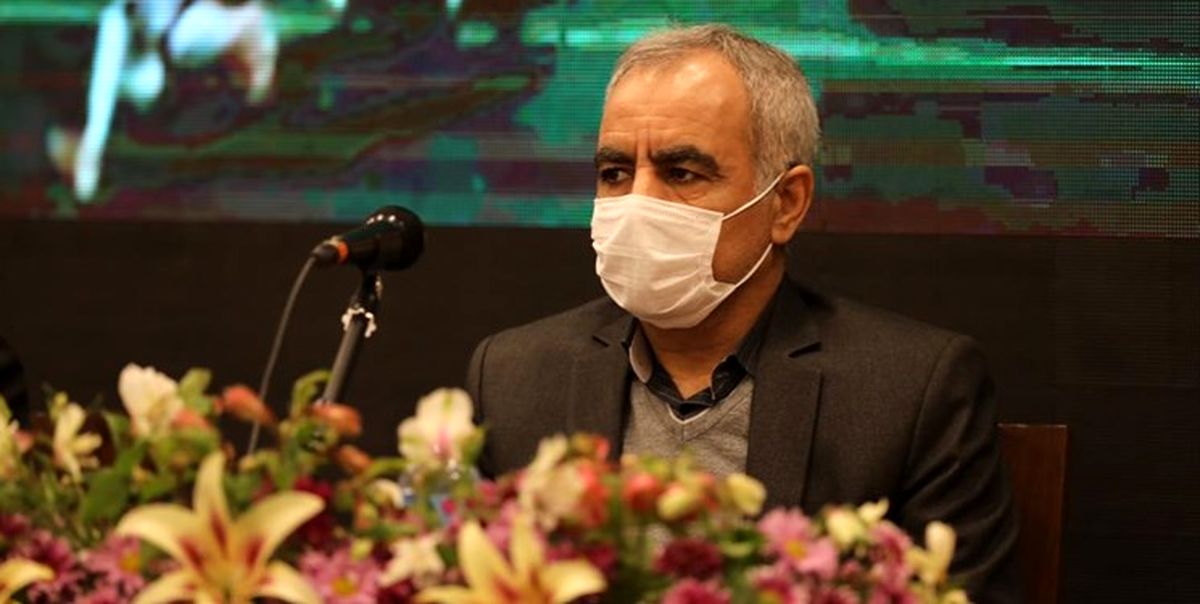 فوتبالی‌ها باید سکان هدایت فدراسیون را در دست بگیرند