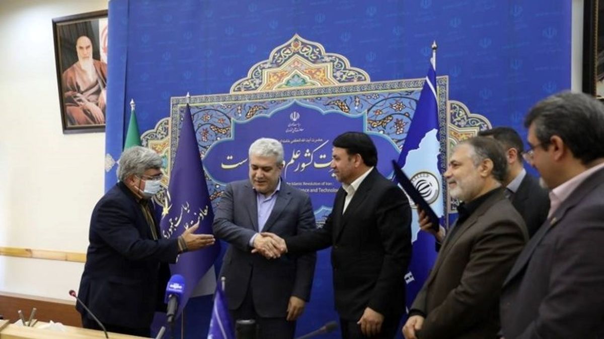 امضای تفاهم نامه همکاری میان بانک سپه، معاونت علمی و فناوری ریاست جمهوری و شرکت توسعه نوآوری نشان
