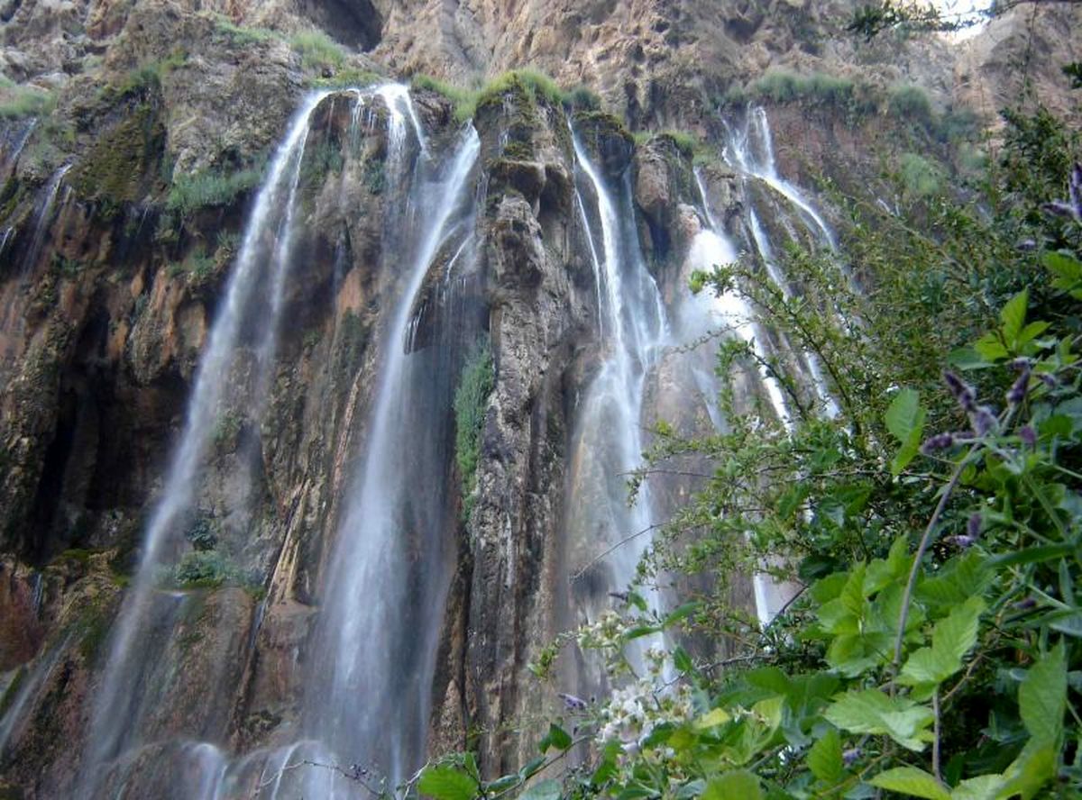آبشاری زیبا در عسلویه/ عکس