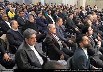 دیدار جمعی از تولیدکنندگان و فعالان اقتصادی با رهبر انقلاب/گزارش تصویری
