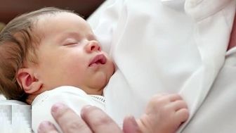 تغذیه با شیر مادر از سرطان در کودکان پیشگیری می‌کند