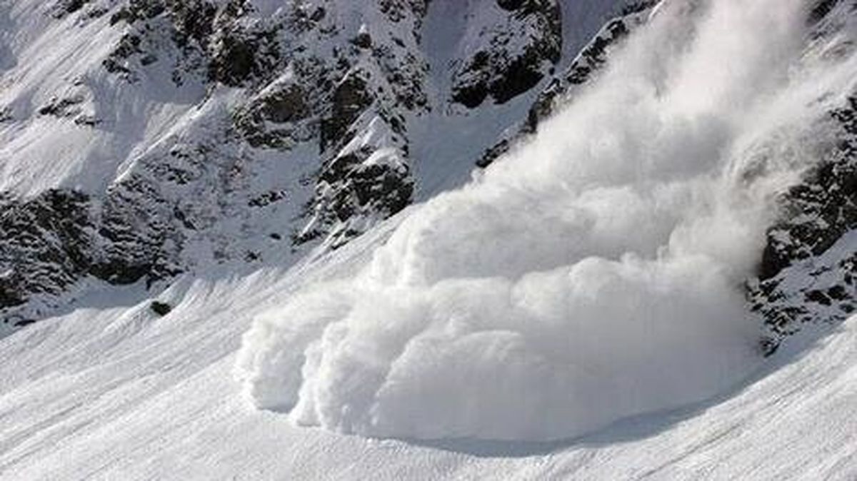ریزش بهمن در این جاده برف خیز ایران