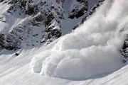 ریزش بهمن در این جاده برف خیز ایران