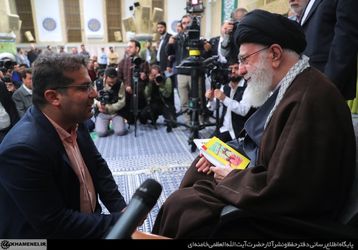 دیدار شاعران و اساتید ادبیات فارسی با رهبر انقلاب/گزارش تصویری