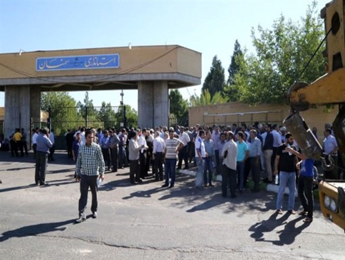 تجمع گسترده رانندگان خودروهای سنگین در مقابل استانداری سمنان +تصاویر