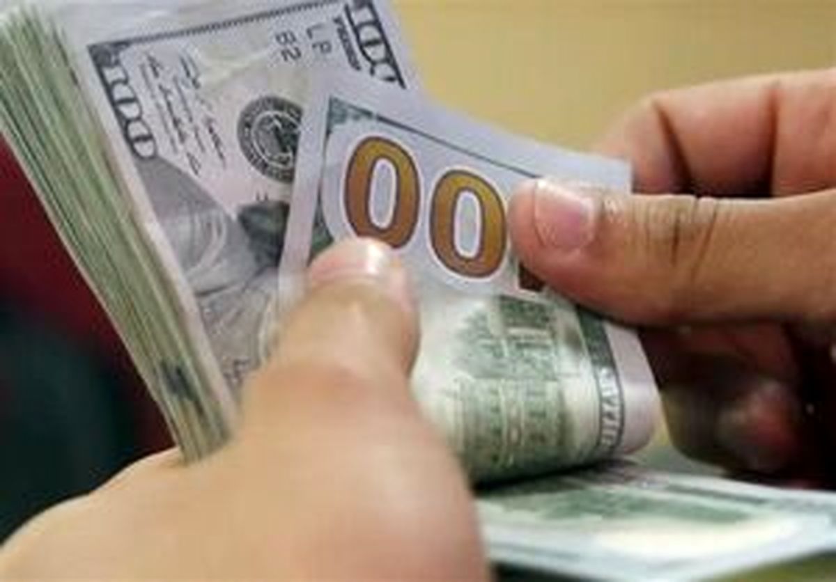 قیمت دلار در تقلای رسیدن به کانال ۵۰ هزار تومانی/ سیگنال‌های سیاسی به کمک بازارساز می‌آیند؟
