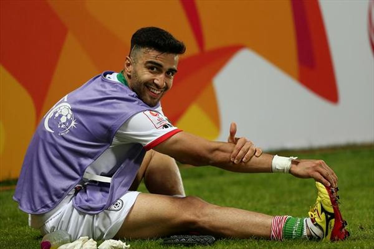 از پرسپولیس پیشنهاد دارم ولی من یک استقلالی هستم و نمی روم