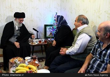 دیدار رهبر انقلاب اسلامی با خانواده‌ شهید آشوری