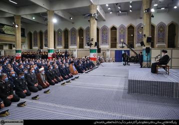 دیدار جمعی از فرماندهان نیروی هوایی و پدافند هوایی ارتش با رهبر انقلاب/گزارش تصویری