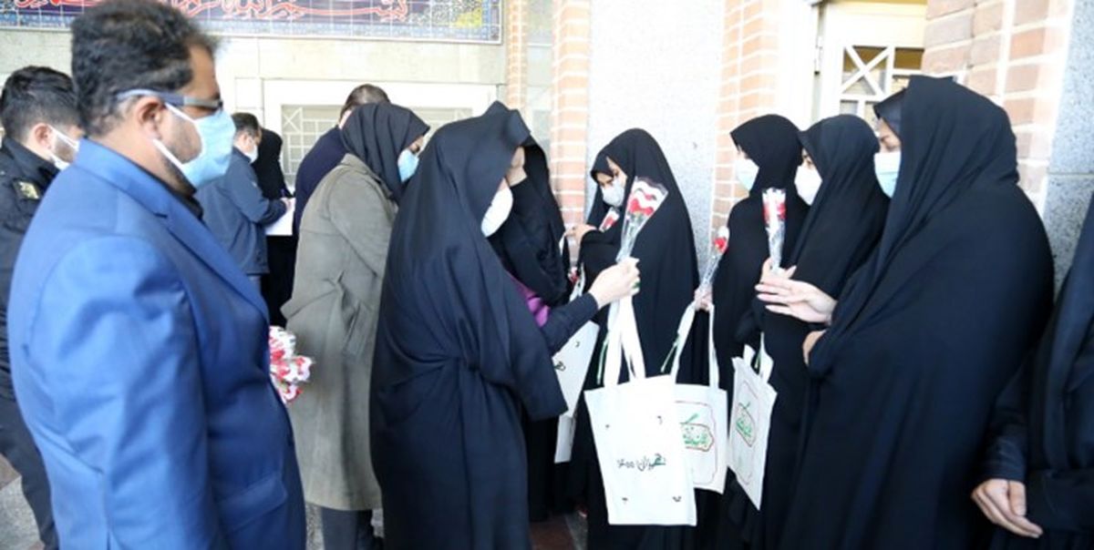 تجلیل از بانوان شاغل در مجتمع عروجیان