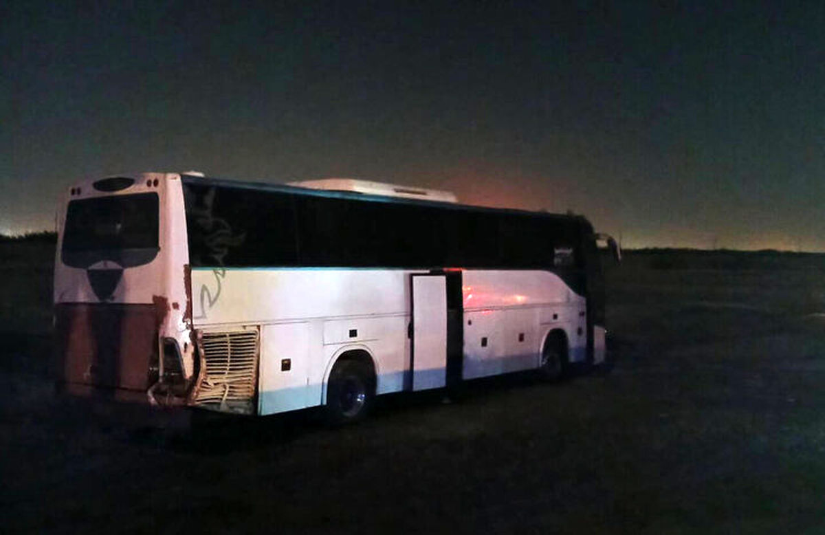 واژگونی یک دستگاه اتوبوس در آبادان