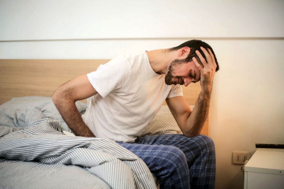 چرا بعد از خواب کافی همچنان خسته‌ایم؟ + اینفوگرافیک