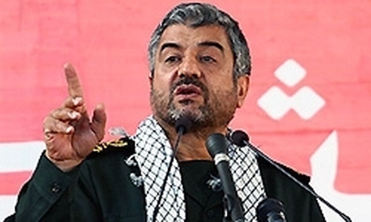 هیچ ارتشی حتی امریکا قادر به ایستادگی در برابر انقلاب اسلامی نیست