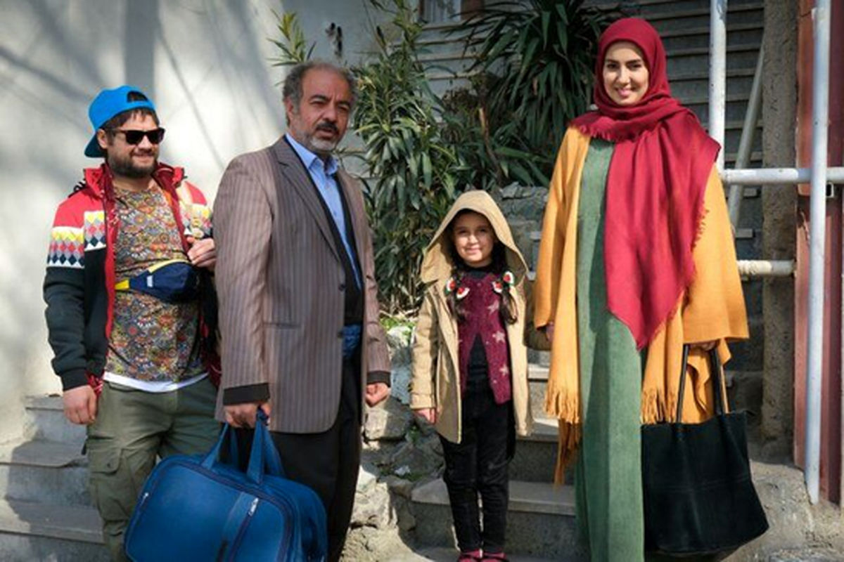 سکانسی از قسمت سوم سریال کمدی نون.خ