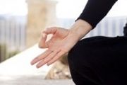 رفع بیماری تنها با کمک انگشتان دست/ عکس