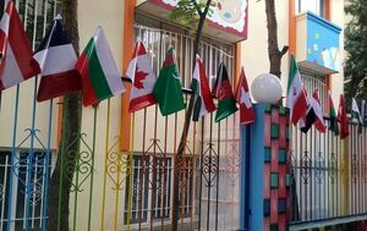 در مدرسه مختلط پرحاشیه کمتر از ۱۰۰ دانش آموز تحصیل می‌کنند