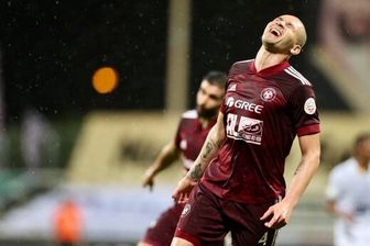 مدافع مدنظر استقلال برای آمدن به ایران با چه کسی مشورت کرد؟