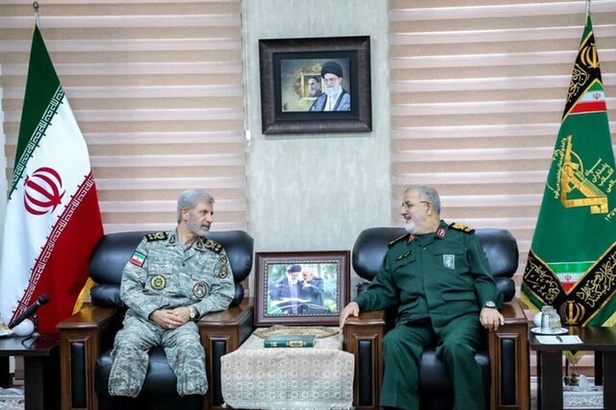  در جلسه مهم فرماندهان کل ارتش و سپاه چه گذشت؟